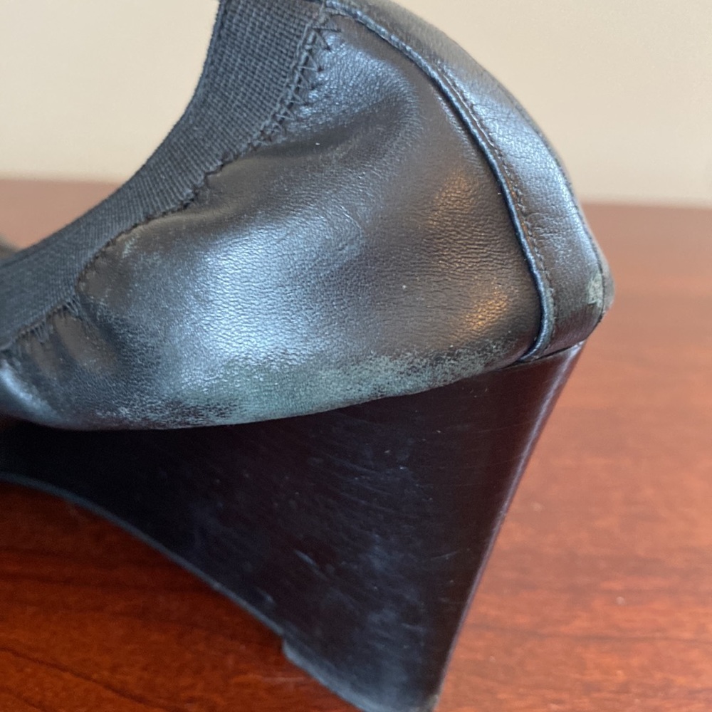 Tory Burch Jolie Black Leather SZ 9.5 Patent Toe Classic Preppy Chic Wedge Heels - Picture 9 of 16